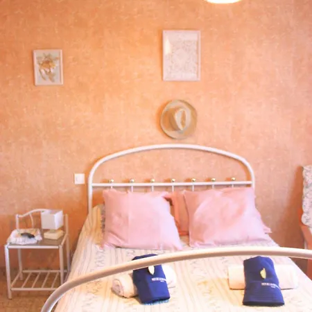 Holiday home Maison Familiale Grand Jardin Privatif