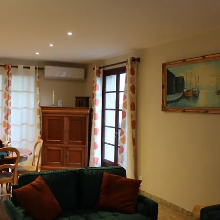 Holiday home Maison Familiale Grand Jardin Privatif